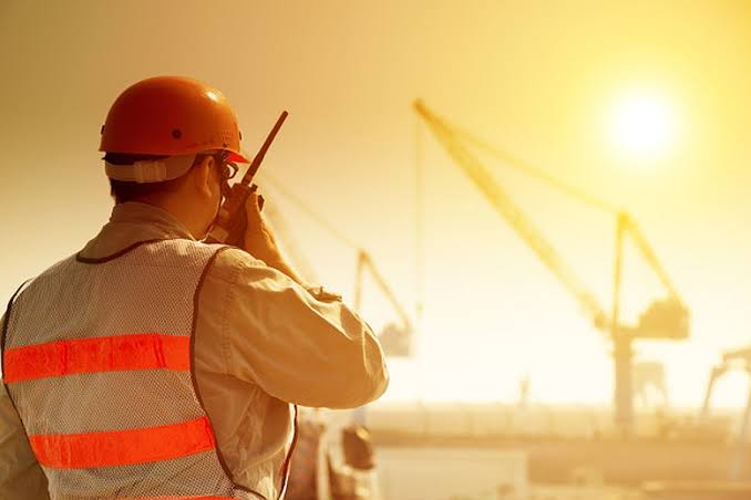 Vremea extremă întârzie lucrările pe marile șantiere și schimbă regulile din construcții